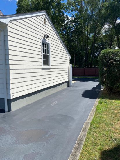 Oxford Massachusetts Driveway Sealcoating