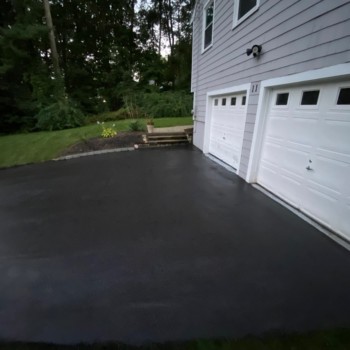 Holden MA home driveway sealcoating